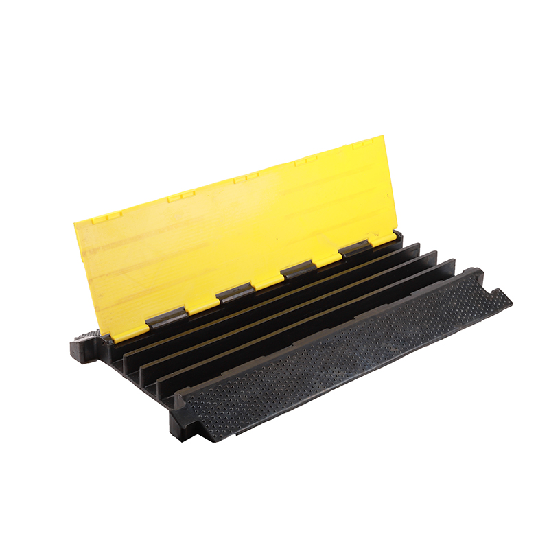 SH024-4B Cosantóir Cábla Rubair agus Plaisteacha Uiscedhíonach Lasmuigh Tionsclaíoch-Grád